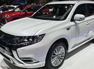 Genewa 2018: zmodernizowany Mitsubishi Outlander PHEV