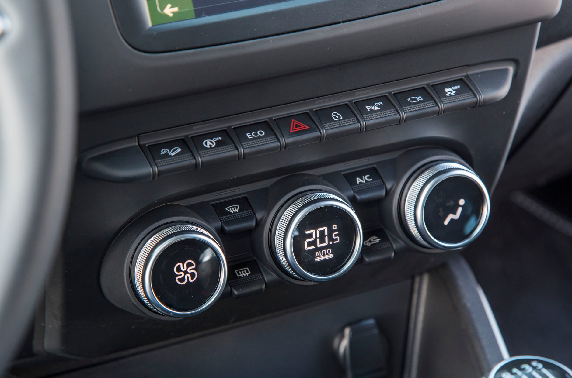 Dacia Duster kontra Mitsubishi ASX - który SUV za 80 000 zł będzie lepszym wyborem