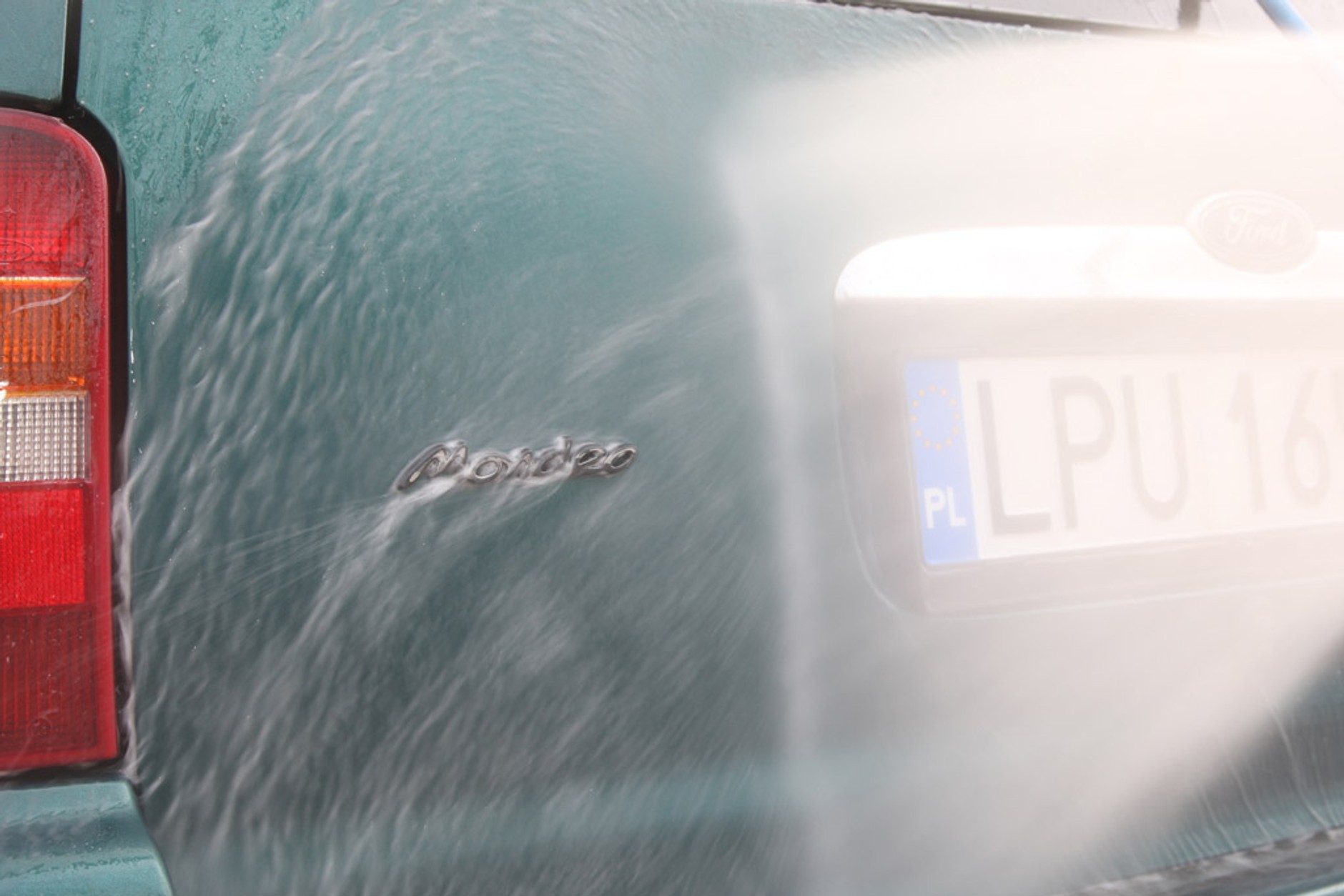 Porządnie umyj auto  po zimie