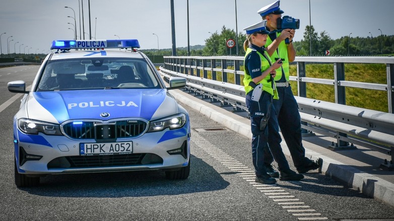 Policyjna kontrola odległości między pojazdami