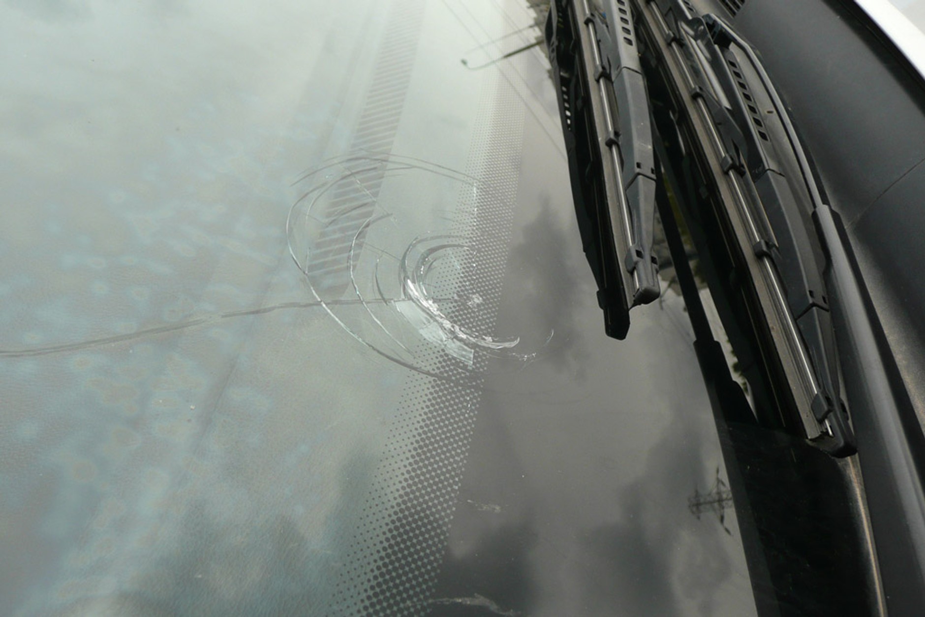 Czy auto było bite? Radzimy, jak sprawdzić stan nadwozia w używanym samochodzie?