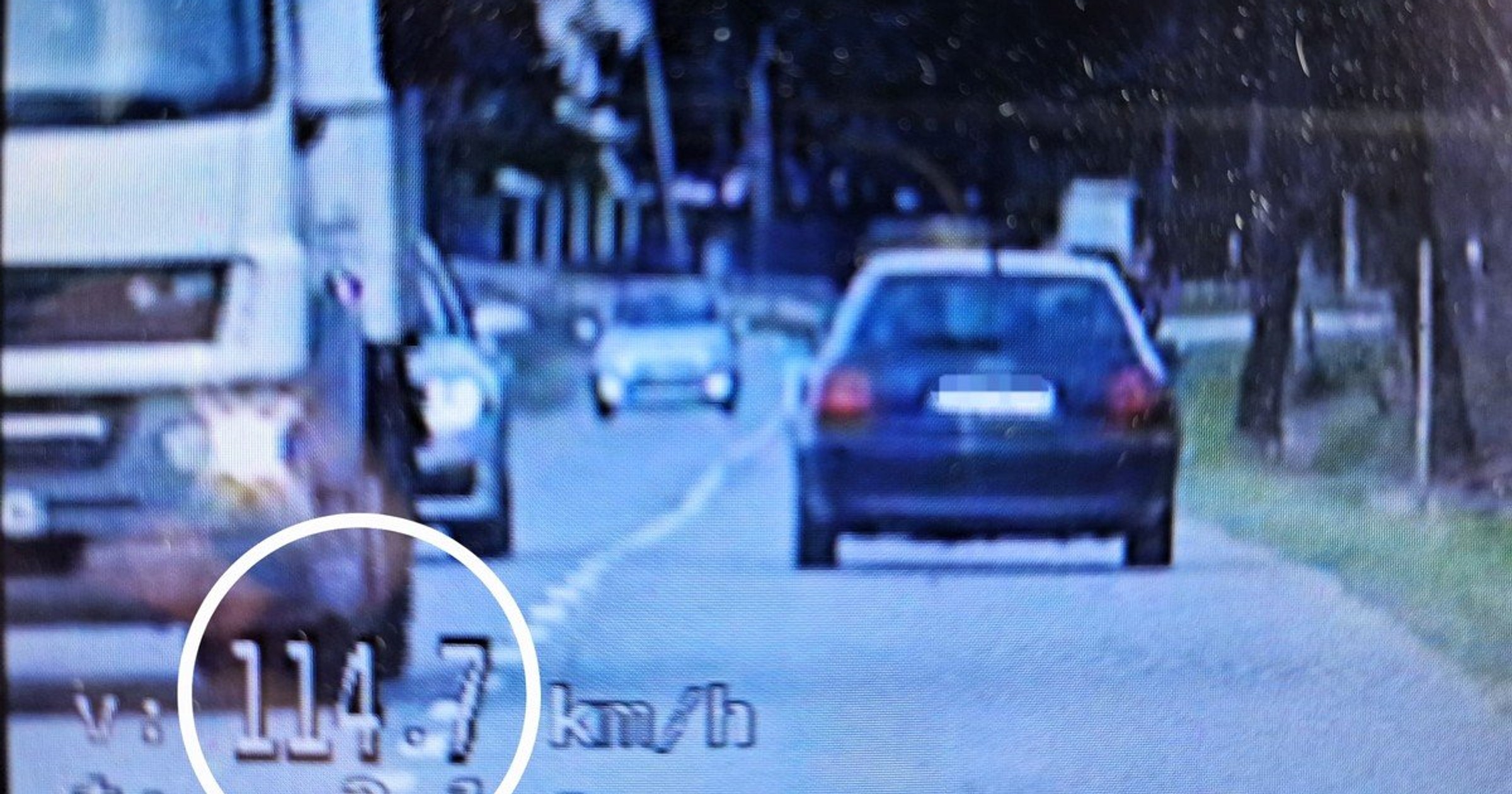 Ponad "setką" w terenie zabudowanym. Kierowca Audi stracił "prawko"