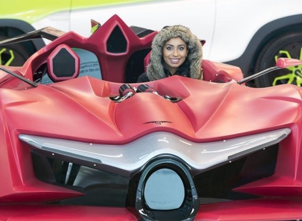 Essen Motor Show 2013 - odjazdowe maszyny i szalone dziewczyny