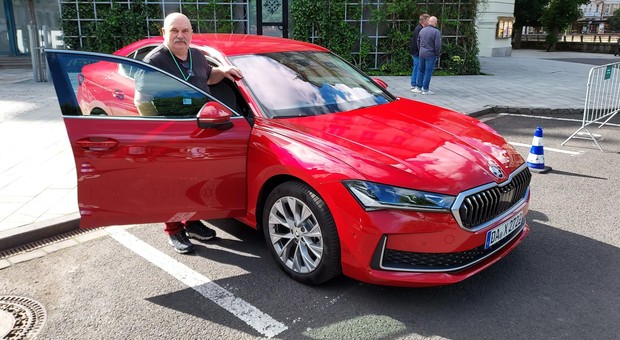 Jeździłem nową Skodą Superb liftback. Mogłem poczuć się jak Bond