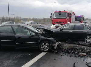 Policja dwoi się i troi, mandaty wysokie, a na drogach niewiele lepiej – jest już policyjny raport za 2023 rok