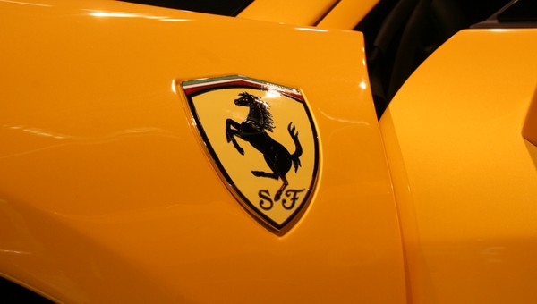 Ferrari 458 rozbite w Krakowie. Nagranie kolizji