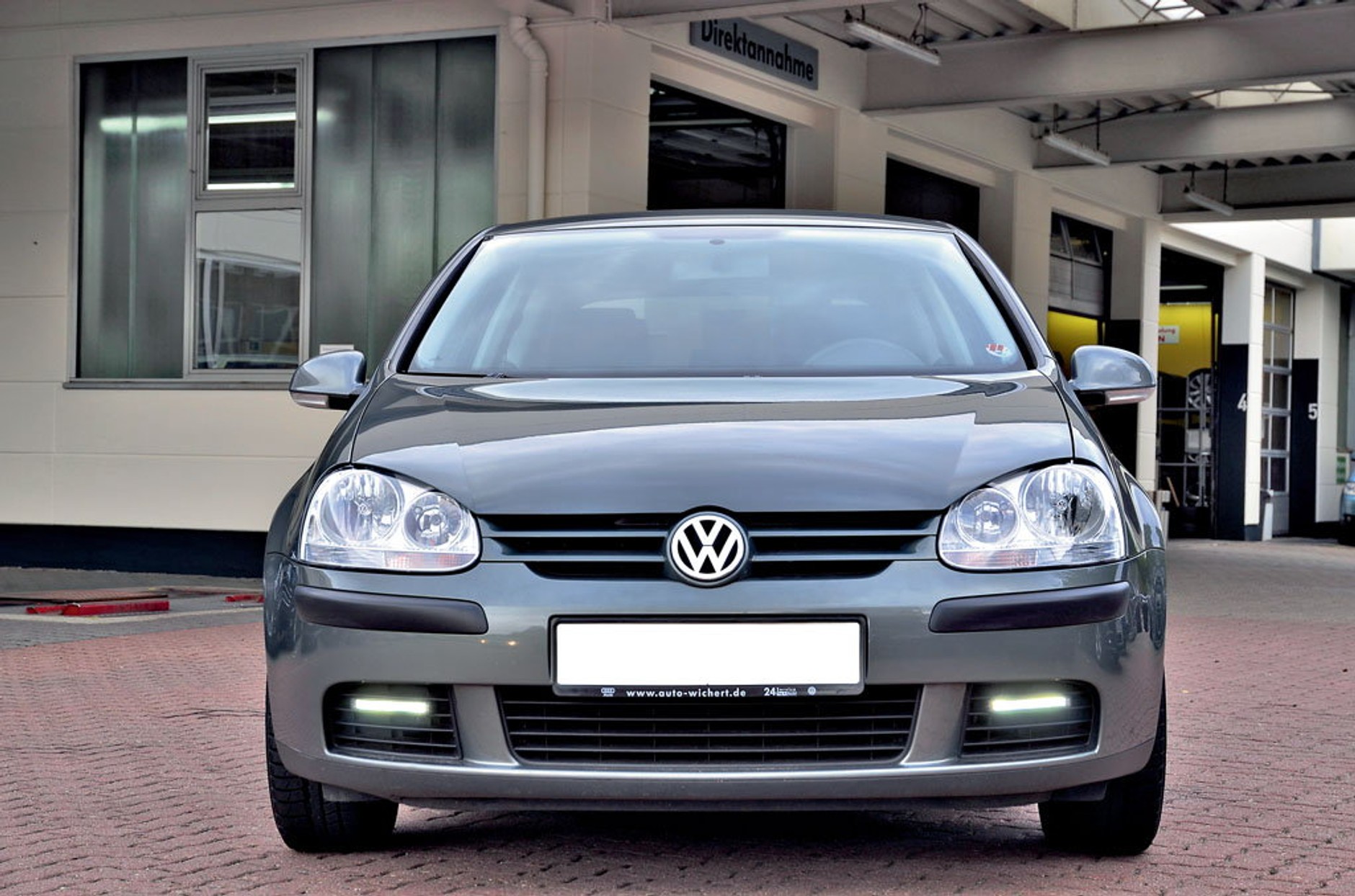 Jak samodzielnie zamontować światła do jazdy dziennej?