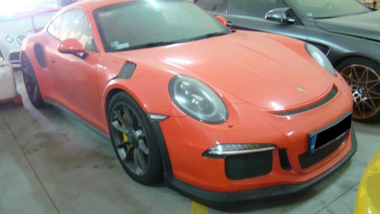 Urząd Skarbowy w Suwałkach sprzedaje suspersportowe auta