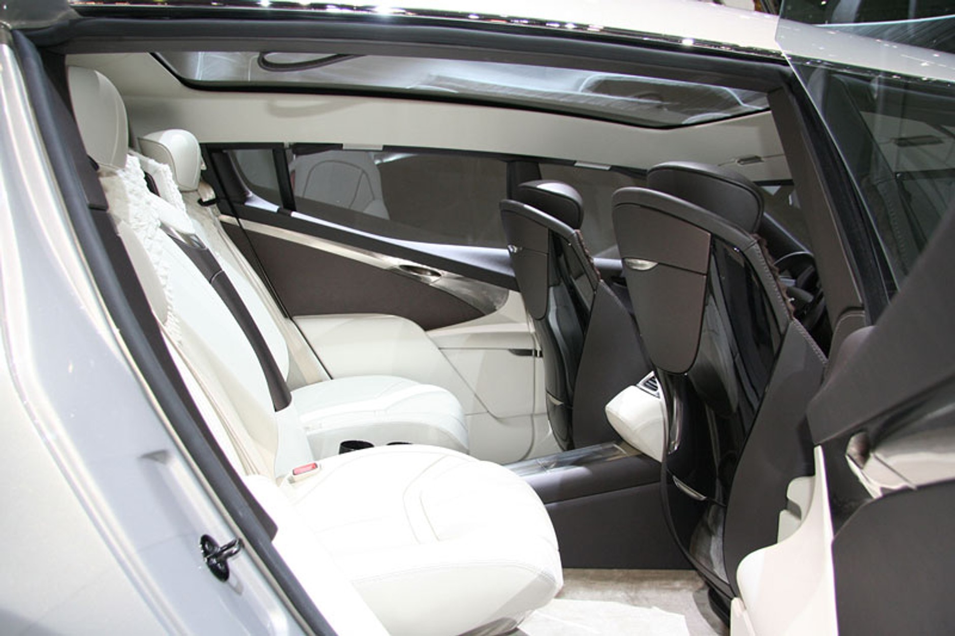 Genewa 2009: Lagonda Concept – odrodzenie słynnej marki (wideo)