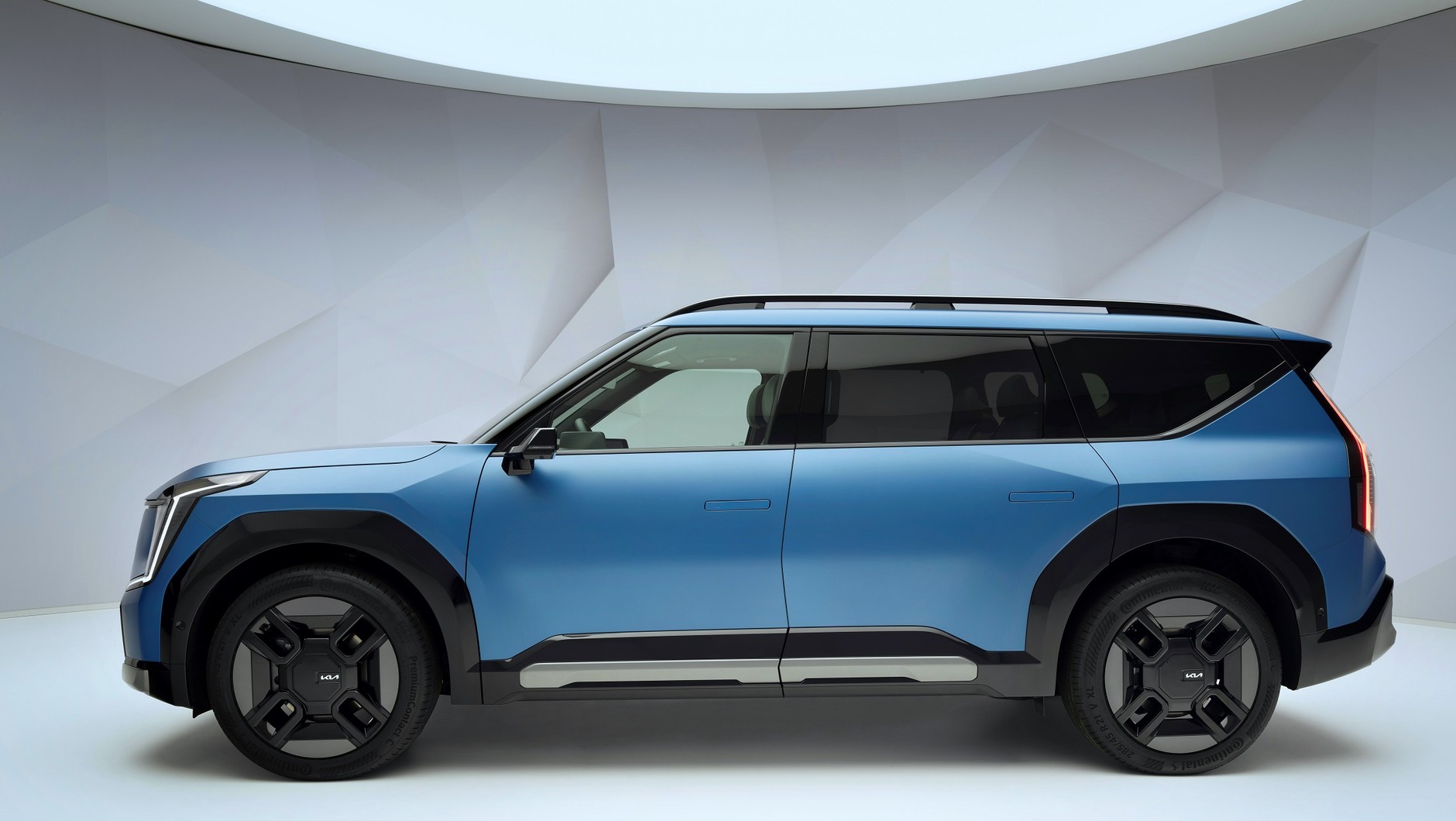Kia EV9 to ostry z wyglądu gigant. Jest wysokości faceta