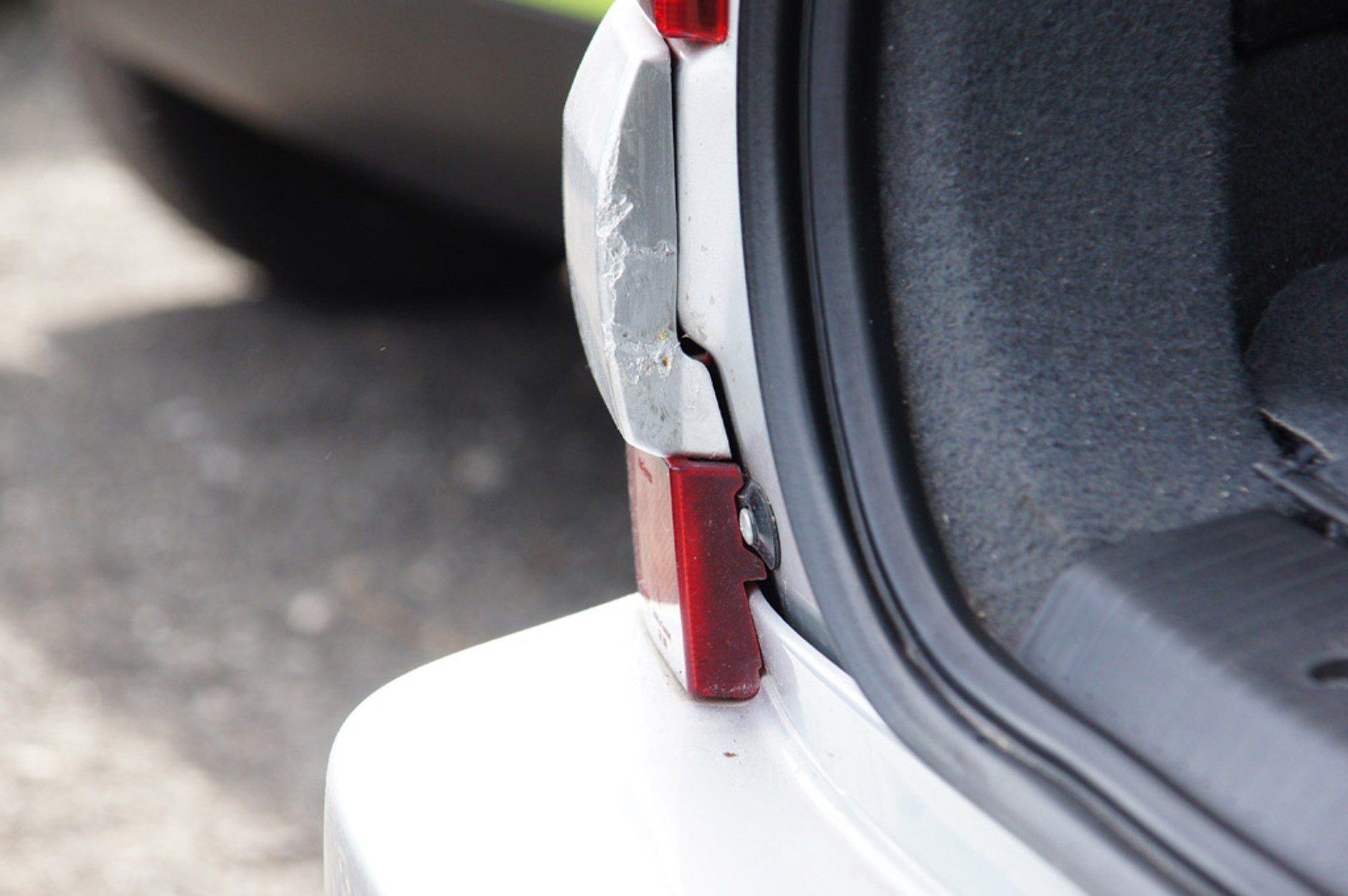 Szukamy auta z ogłoszenia: Opel Omega bez rdzy i nadwozia