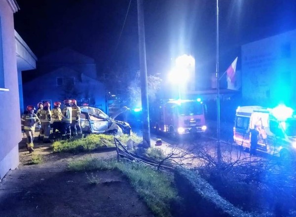 Policjant usłyszał huk. Natychmiast ruszył na pomoc