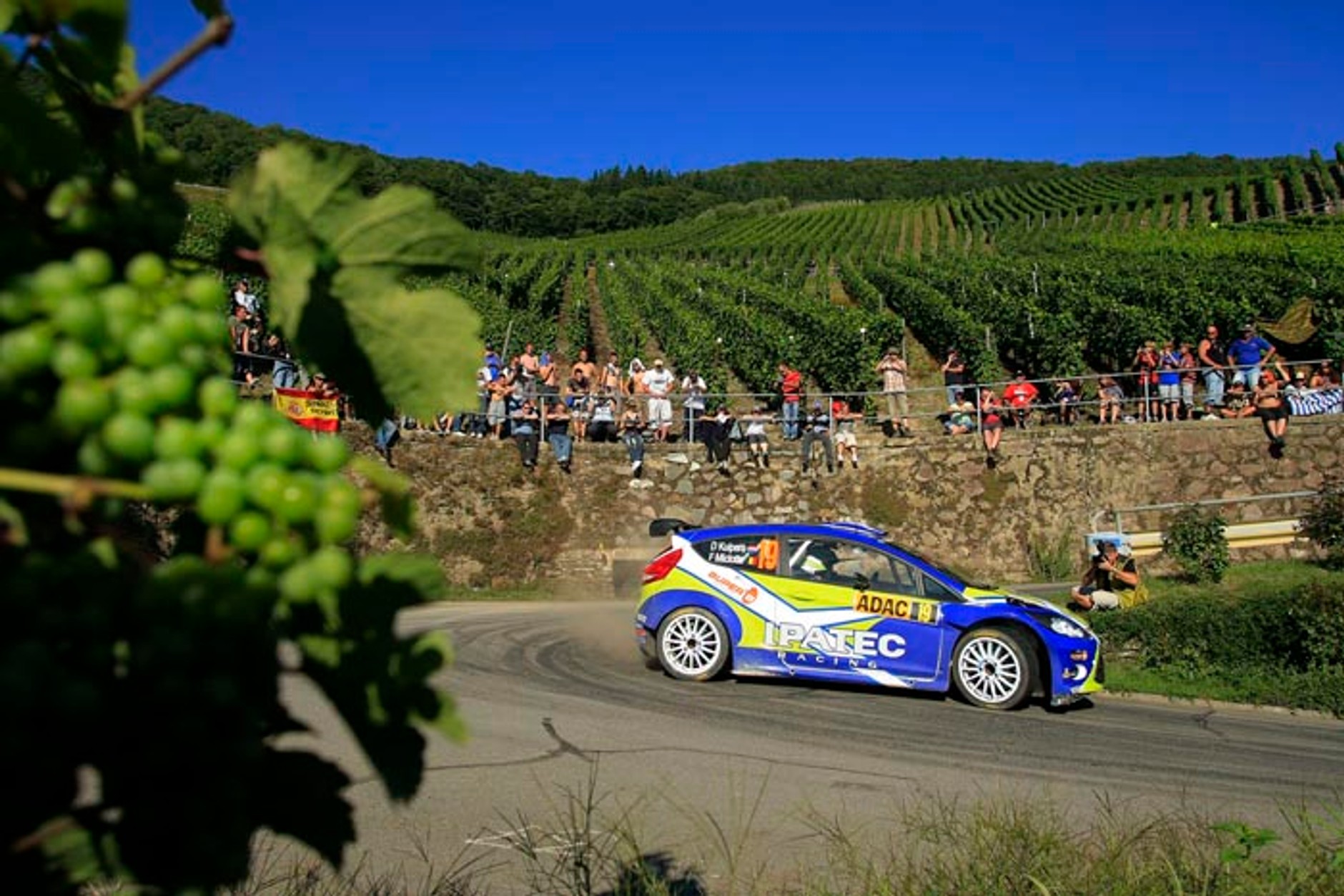 Rajd Niemiec 2010: Loeb liderem, Kościuszko na łące (1. etap, fot. Rallyworld©Willy Weyens)