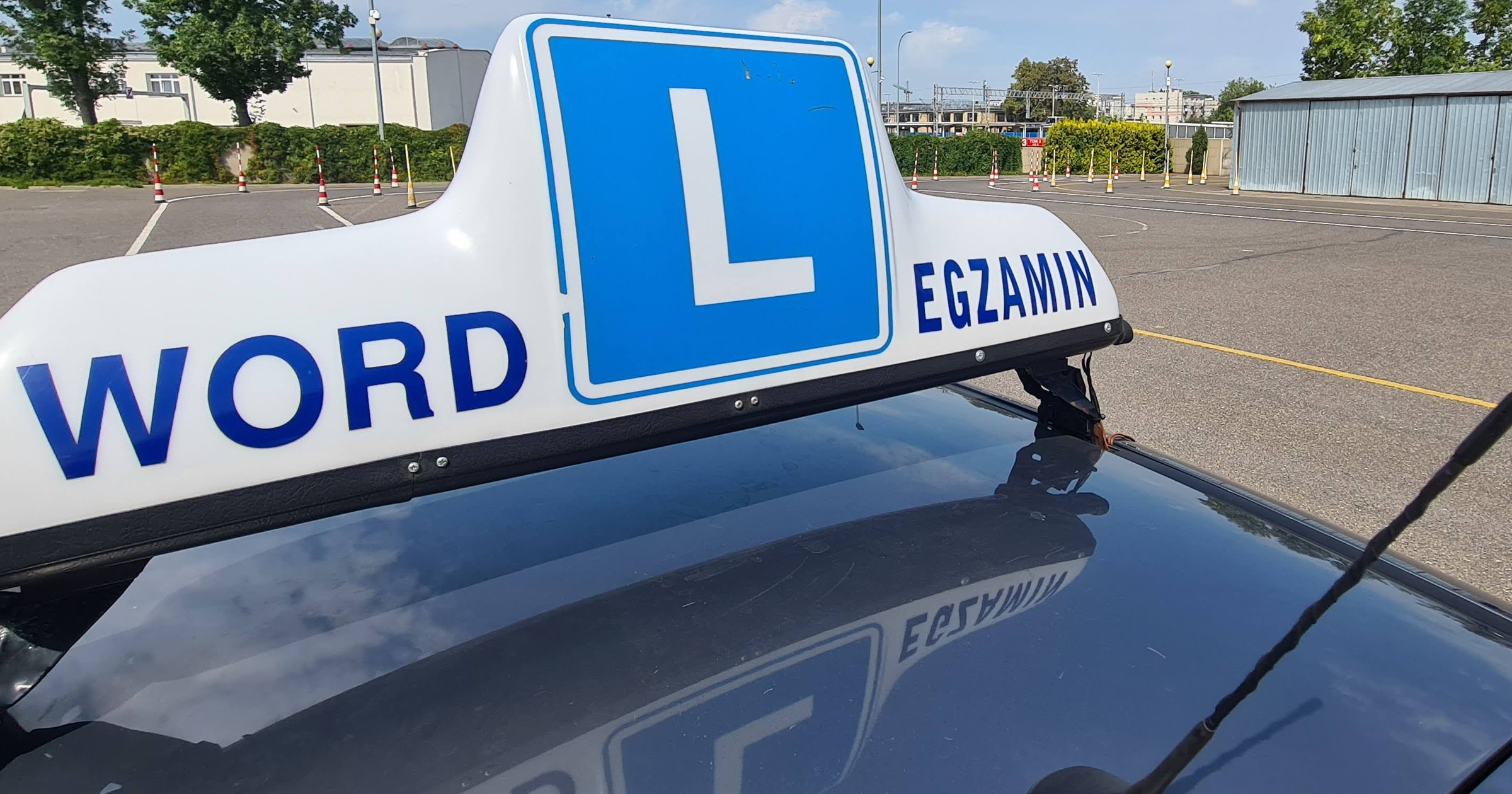 Egzamin na prawo jazdy – zdjęcie ilustracyjne