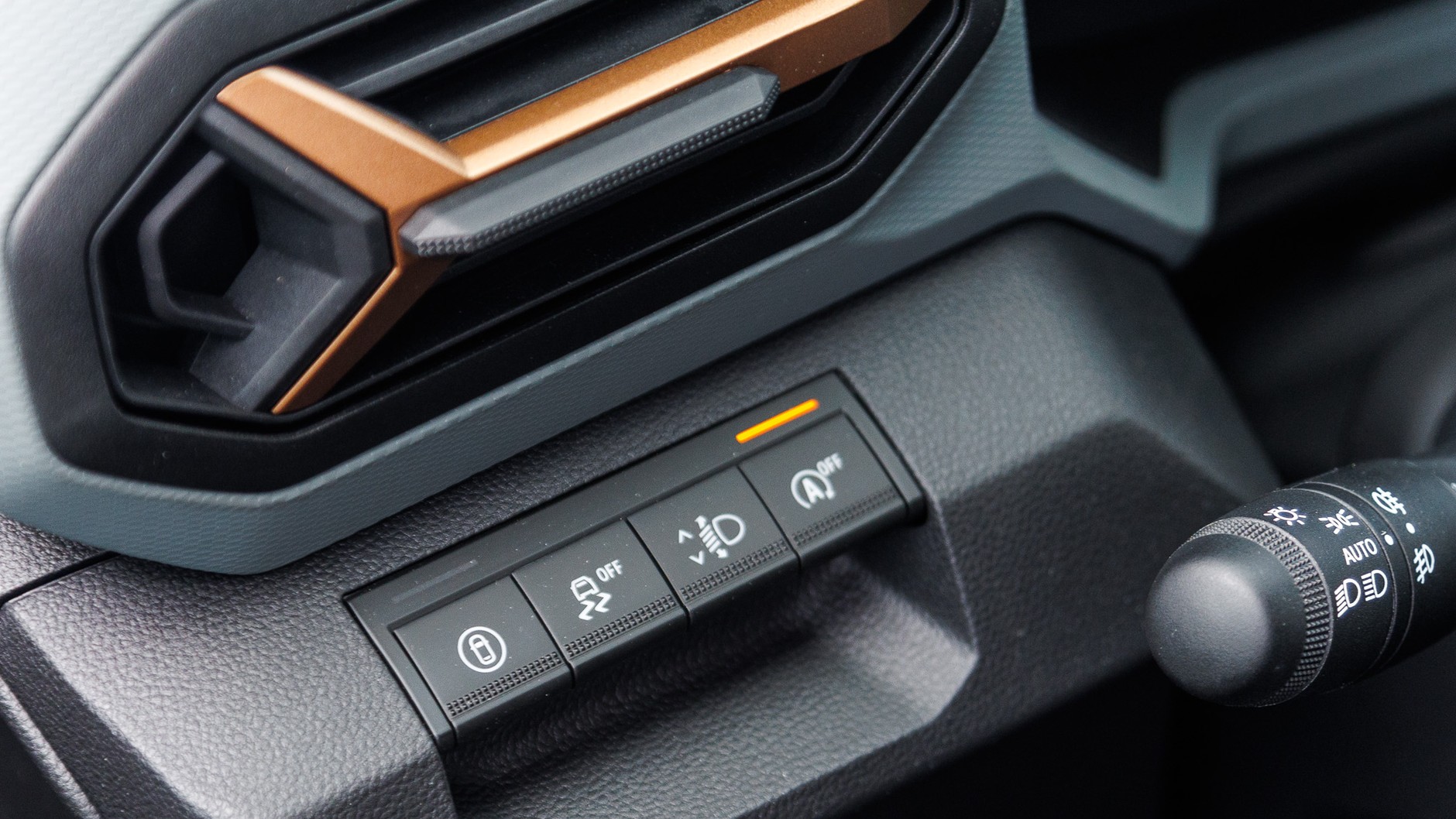 Dacia Duster kontra MG ZS. Porównanie dwóch budżetowych samochodów