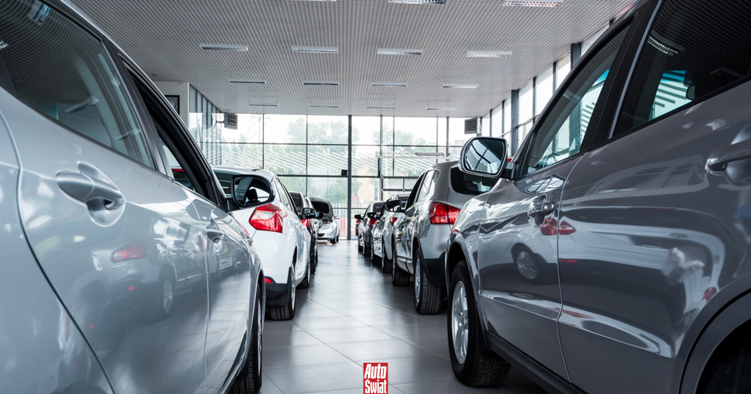 Wyprzedaże roczników już ruszyły. Przeglądamy oferty, które mają producenci. Są haczyki