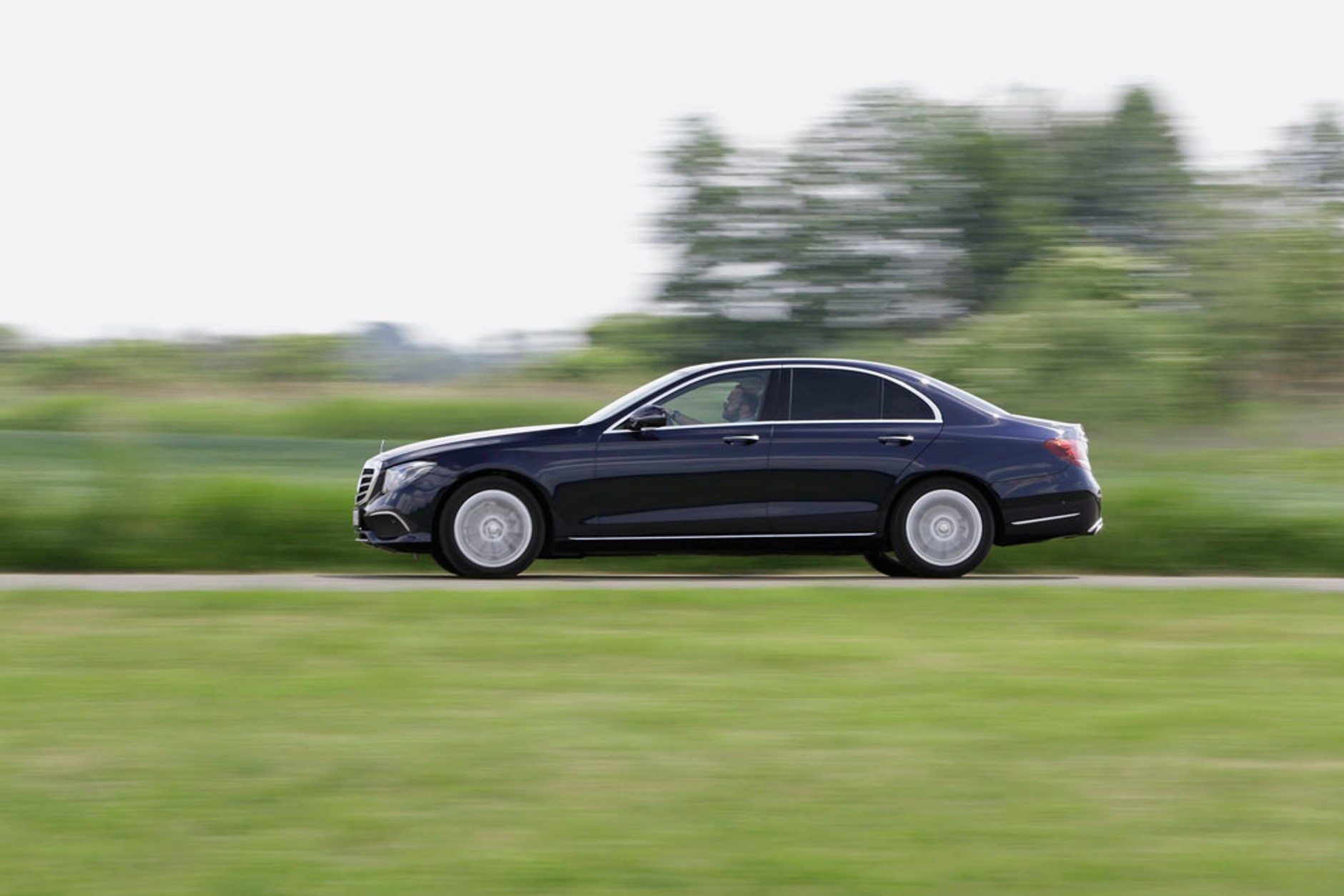 Mercedes E 220d - czy jest wystarczająco inteligenty na nasze drogi?