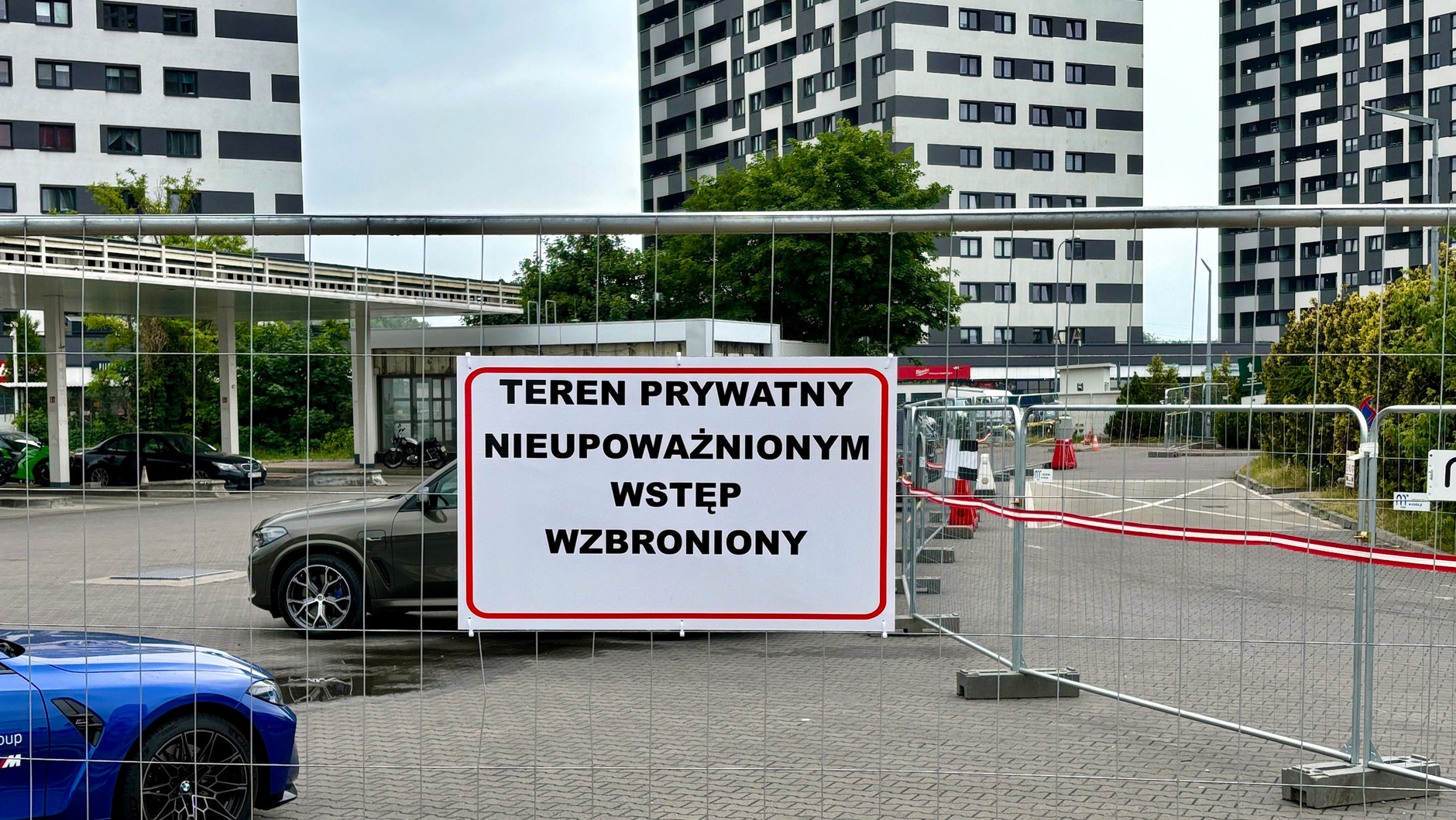 Likwidowana stacja paliw Shell przy ul. Ostrobramskiej w Warszawie