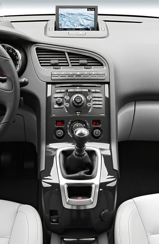 Peugeot: 5008 - duży, wygodny, nowoczesny, dla 5 lub 7 osób