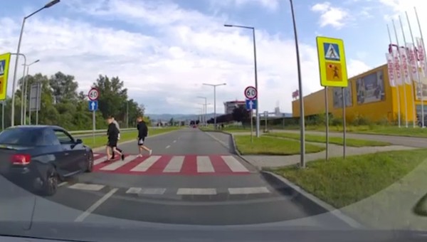 Słowacki kierowca potrącił trzech nastolatków. Tragiczny wypadek w Nowym Sączu