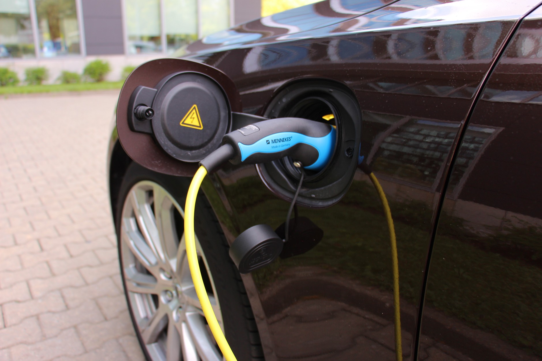 Volvo S90 T8 Inscription – Hybryda nie do oszczędzania