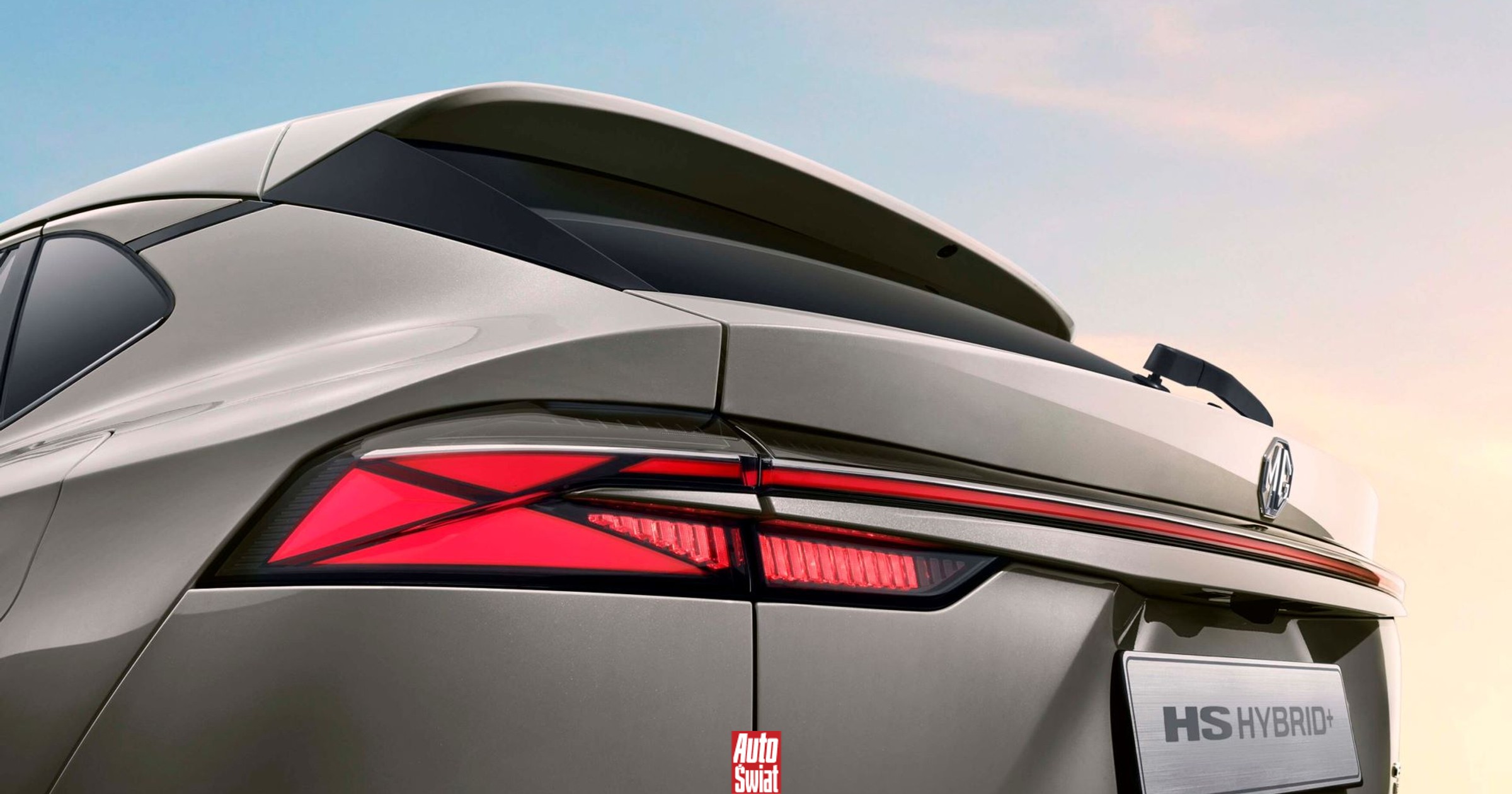 MG HS to najpopularniejszy SUV z Chin. Otrzymał pełną hybrydę i celuje m.in. w Toyotę