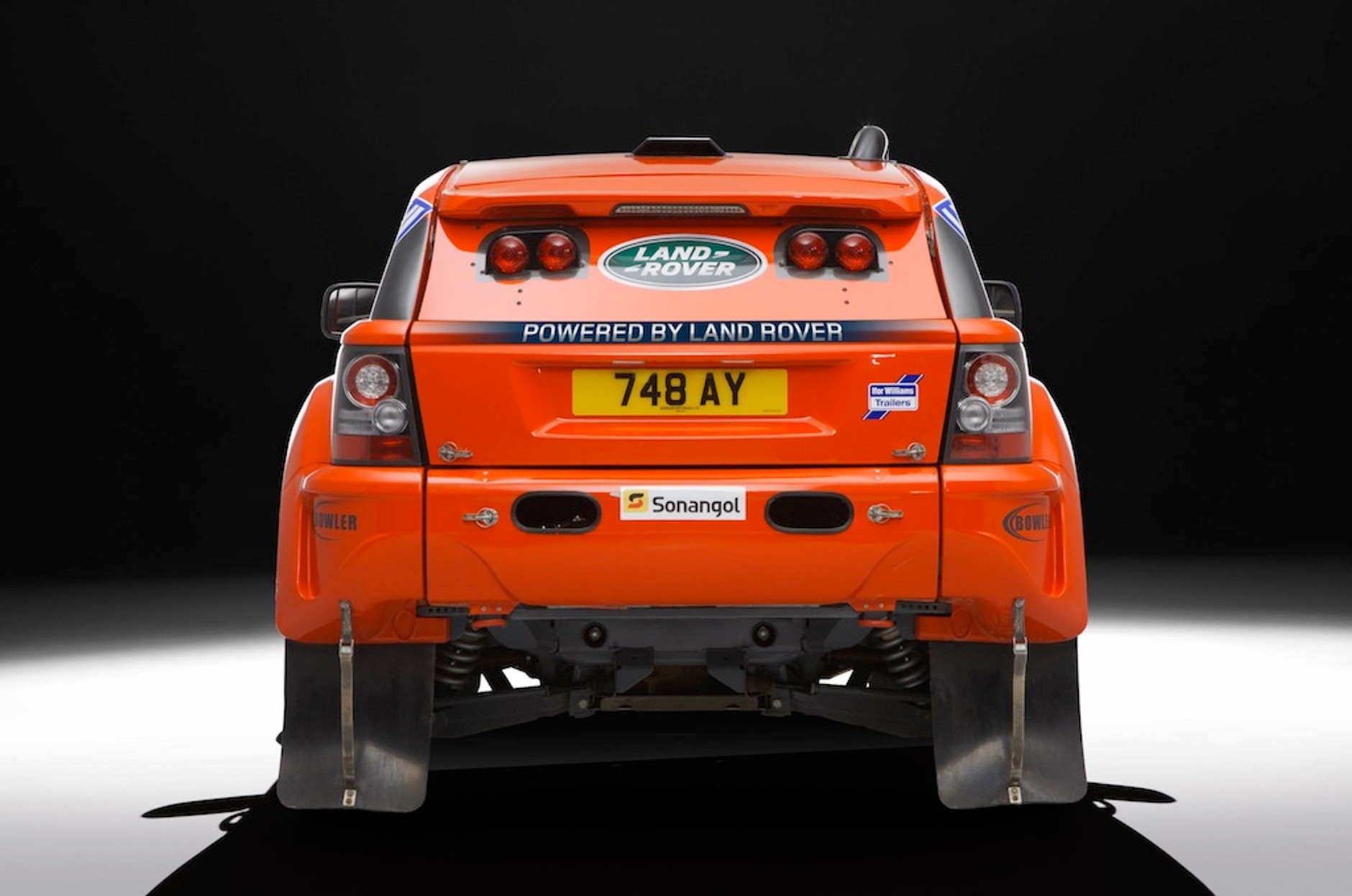 Ścisła współpraca Land Rovera i Bowlera