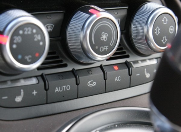 To mechanicy psują nam klimatyzację! Wyjaśniamy, czym grozi nieodpowiedni serwis klimatyzacji