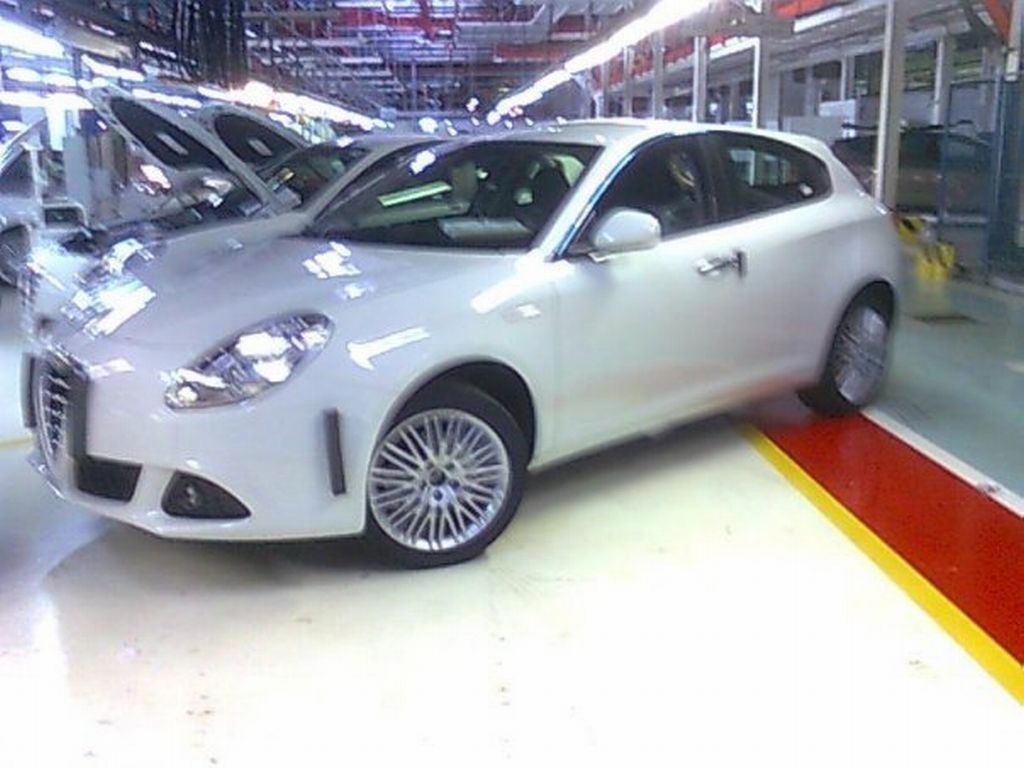 Alfa Romeo Milano - Szpiegowskie zdjęcia!