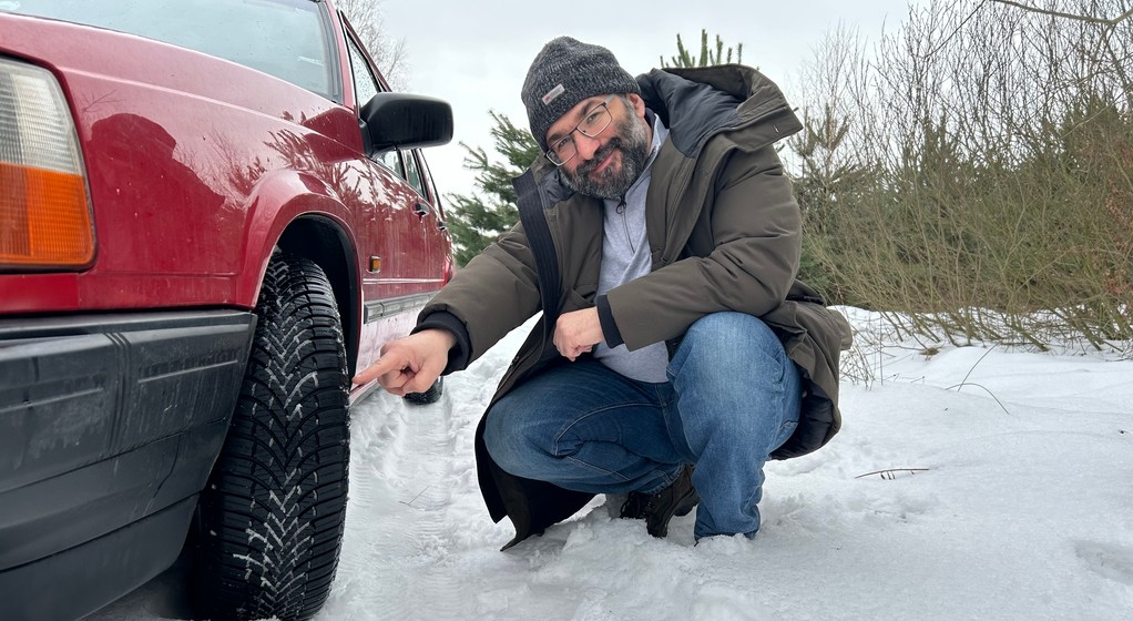 Ekstremalne warunki zimowe, ale opony całoroczne. Czy to da się pogodzić?