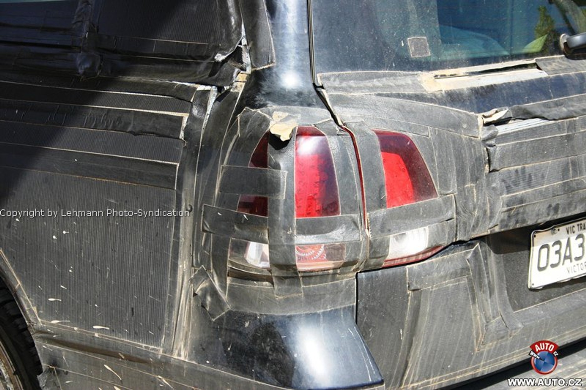 Zdjęcia szpiegowskie: Toyota Land Cruiser 200 zaprezentuje się jesienią