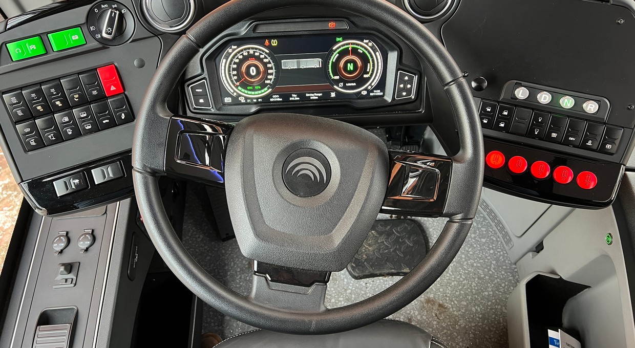 Kompleksowo sprawdzili chiński autobus. Wyniki budzą obawy