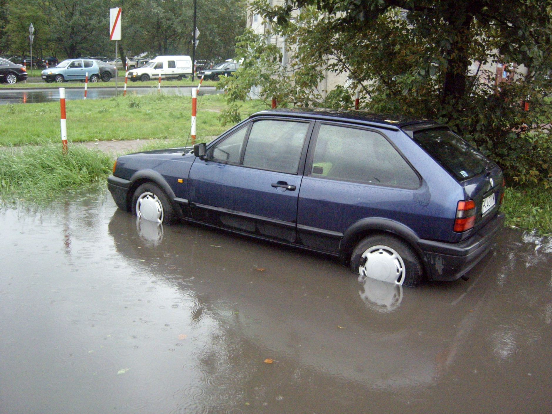 Warszawa znów zalana, utrudnienia na drogach