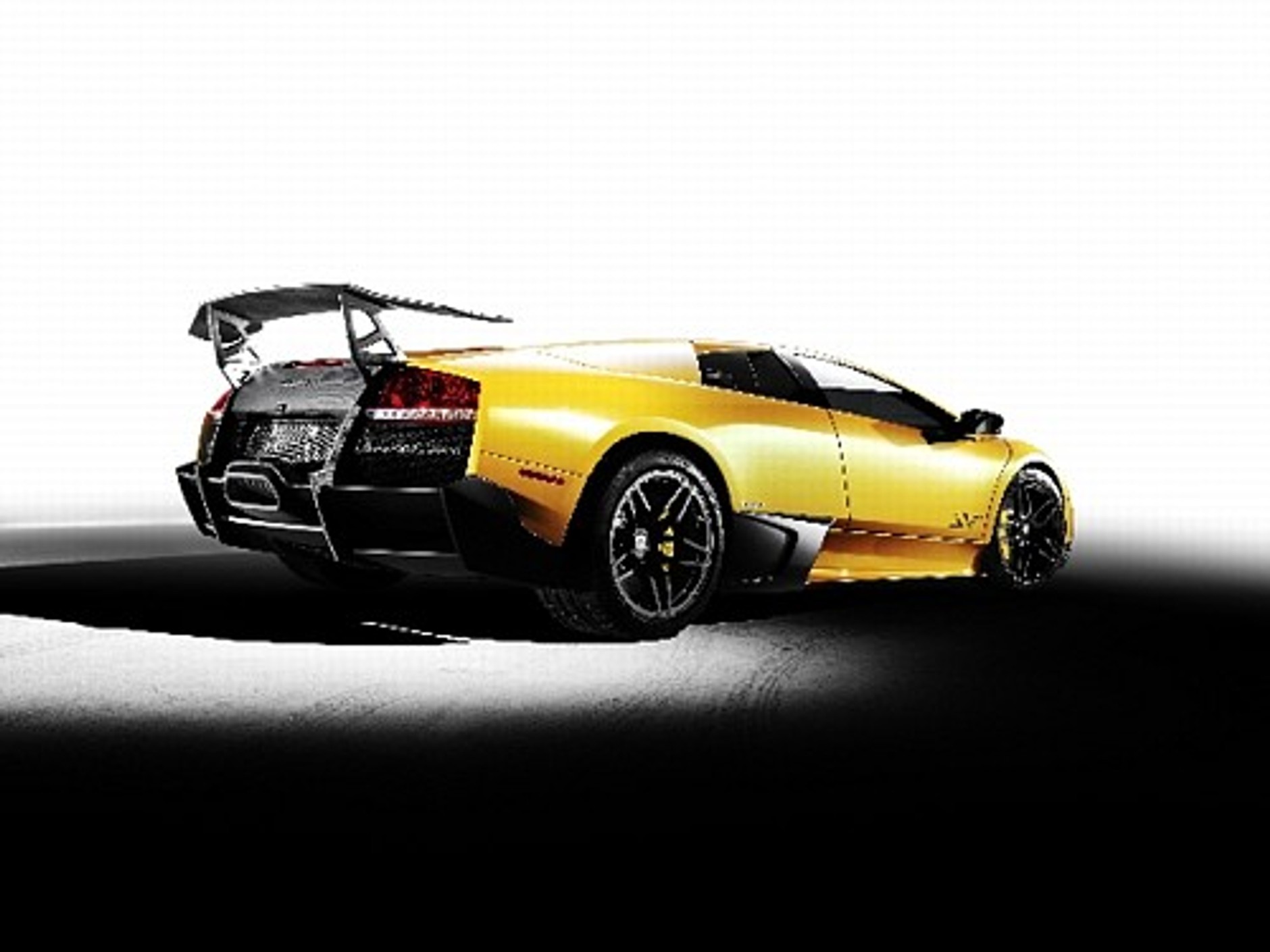 Lamborghini Murcielago LP670-4 SV - Lżejsze, szybsze i mocniejsze jeździ bokiem. Zobacz wideo
