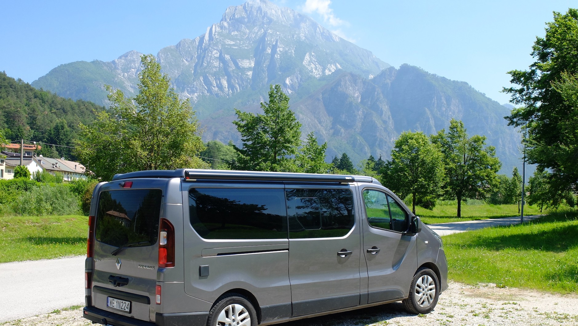 Renault Trafic: trzecia generacja modelu uchodzi za mniej trwałą od drugiej, ale i tak nawet młodsze egzemplarze często osiągają przebiegi ponad 500 tys. km na pierwszym silniku.