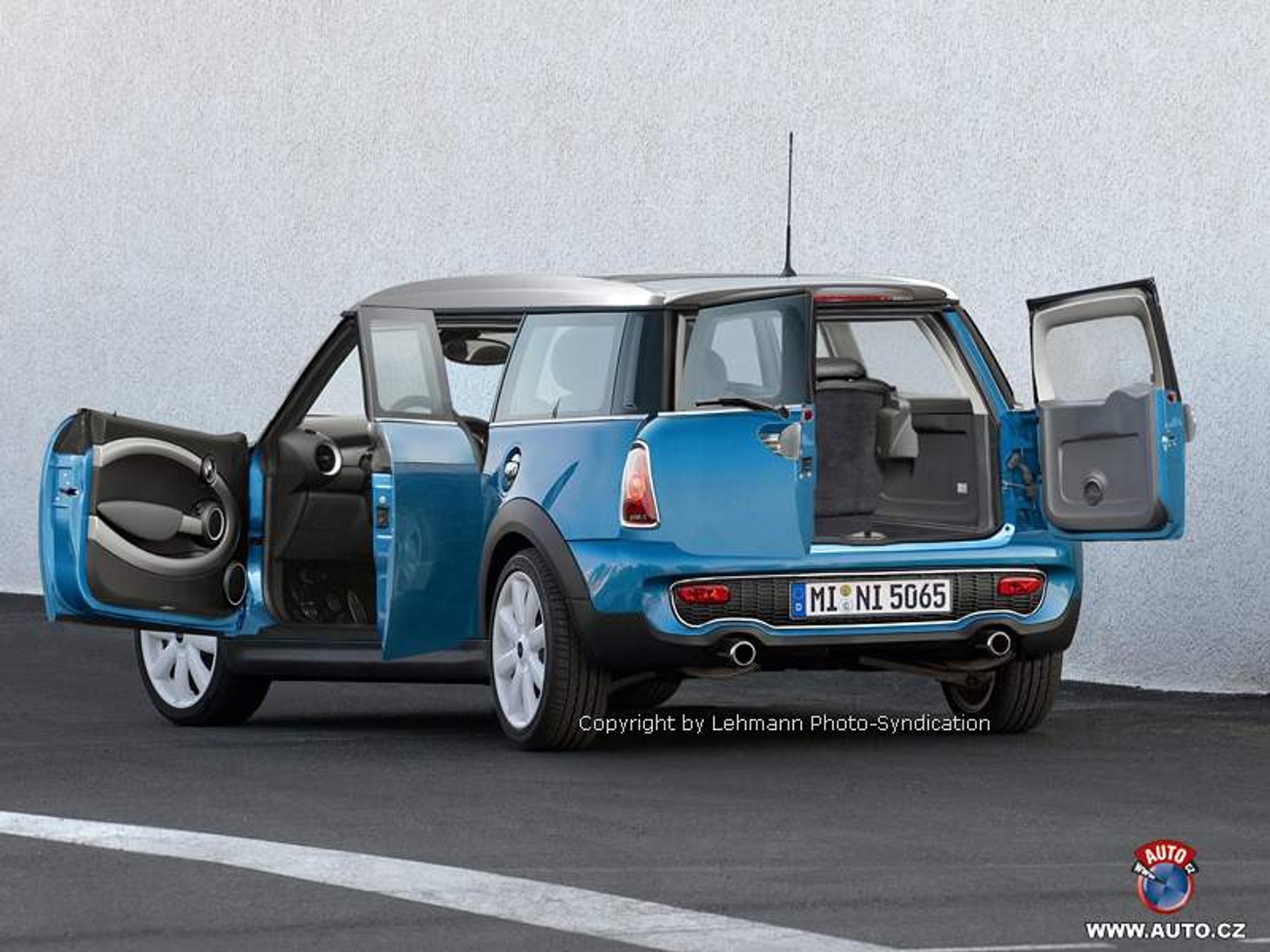 Zdjęcia szpiegowskie: Jak to będzie z drzwiami Mini Traveller?