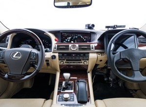 Oto Lexus dla dwóch kierowców
