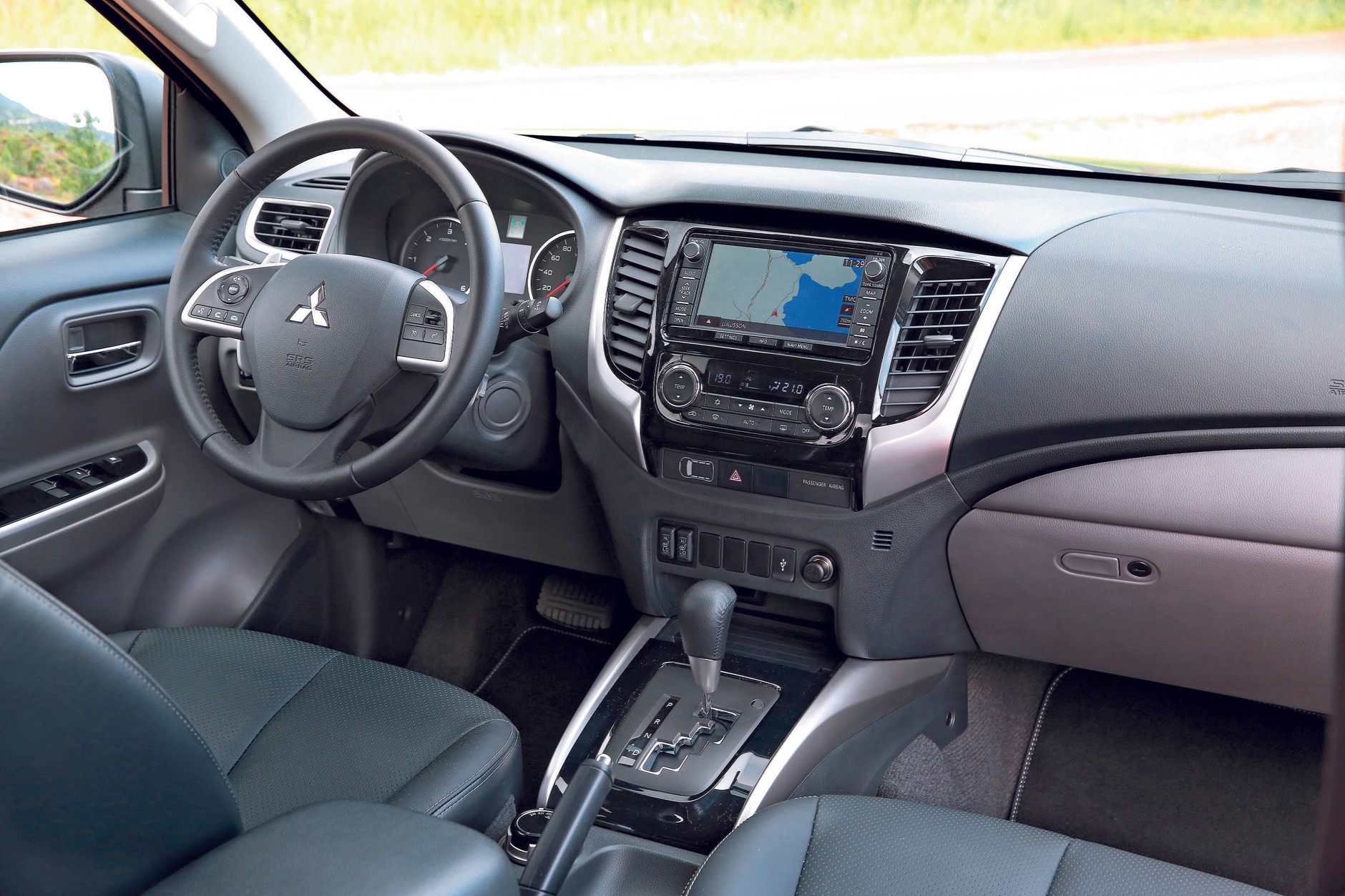 Mitsubishi-L200(8)