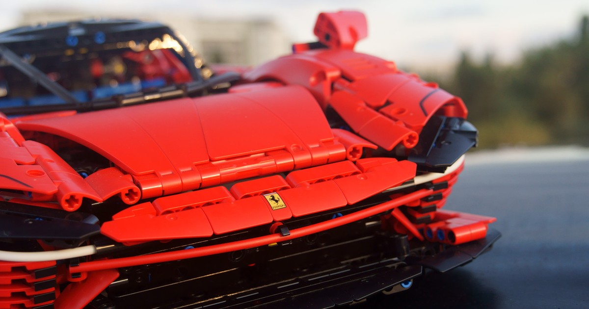 Ferrari Daytona SP3 z serii LEGO Technic Ultimate Car Concept