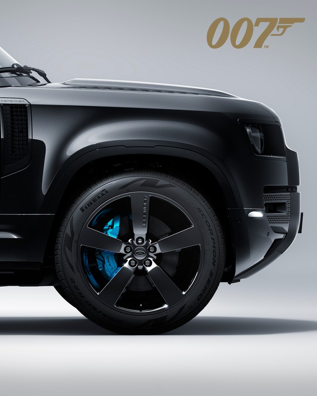 Land Rover Defender V8 Bond Edition
