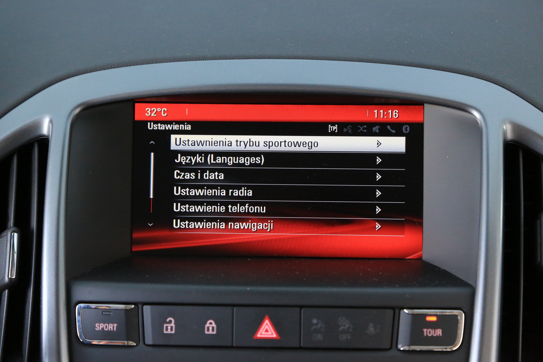 Opel Astra Sports Tourer vs. Seat Leon ST