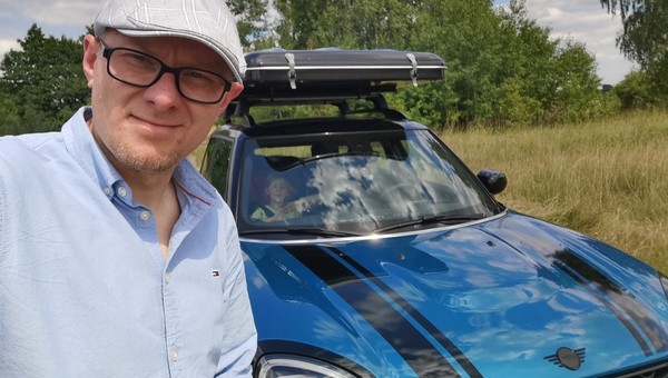 MINI z namiotem dachowym