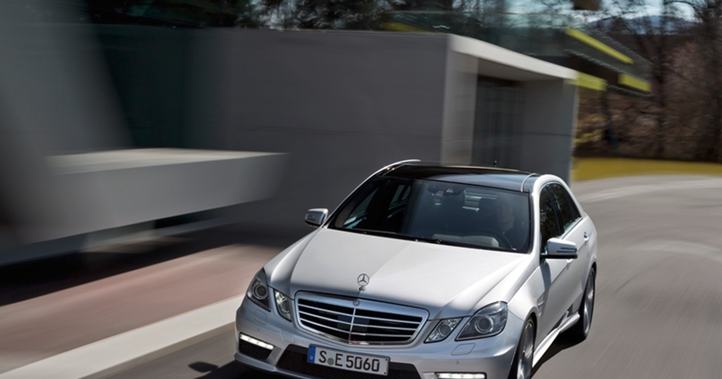 Mercedes E63 AMG z nowym silnikiem
