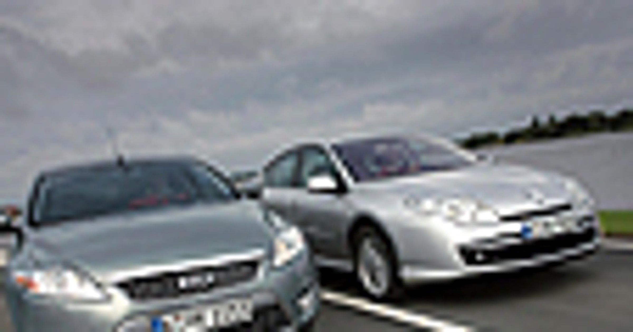 Renault Laguna & Ford Mondeo - Klasa średnia w dużym formacie