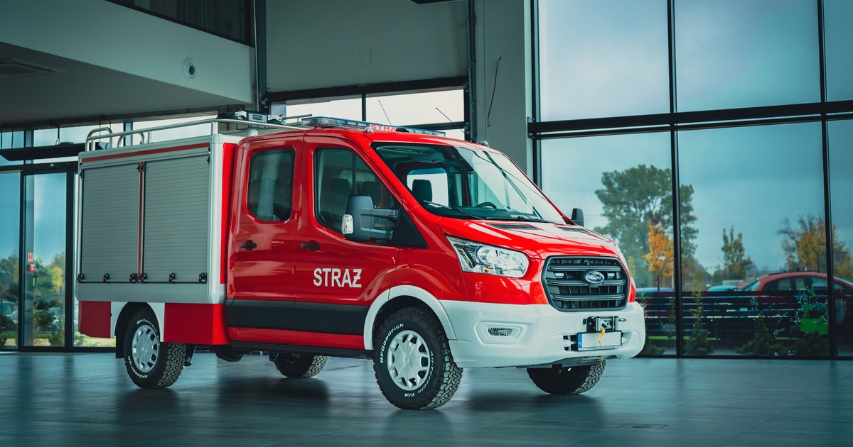 Ford Transit z podwójną kabiną i zabudową kontenerową dla Straży Pożarnej
