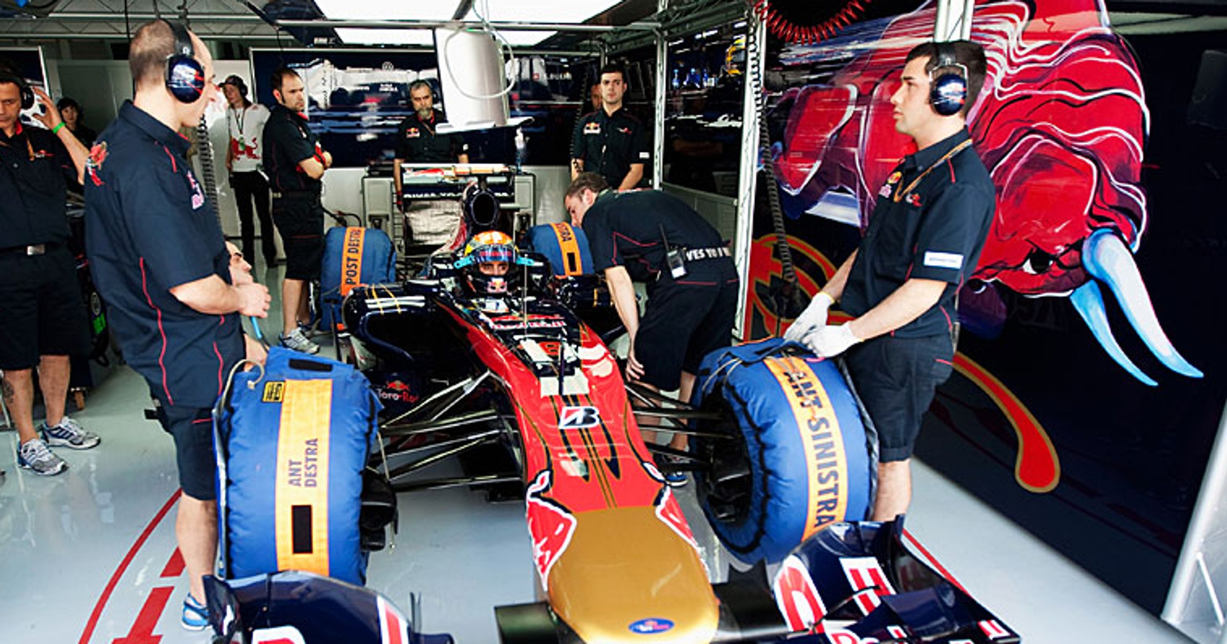 Grand Prix Australii 2010: Hamilton z rekordem dnia, Kubica jedenasty (2. trening)