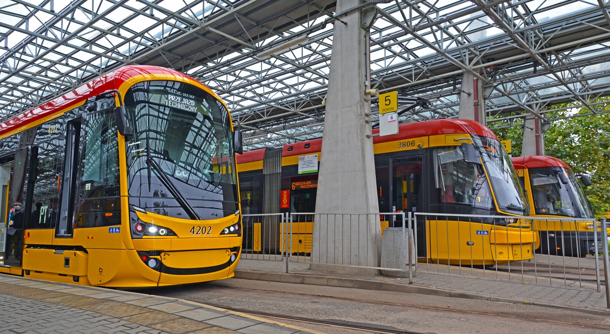 Przesiadka z auta do komunikacji miejskiej też uderzy po kieszeni