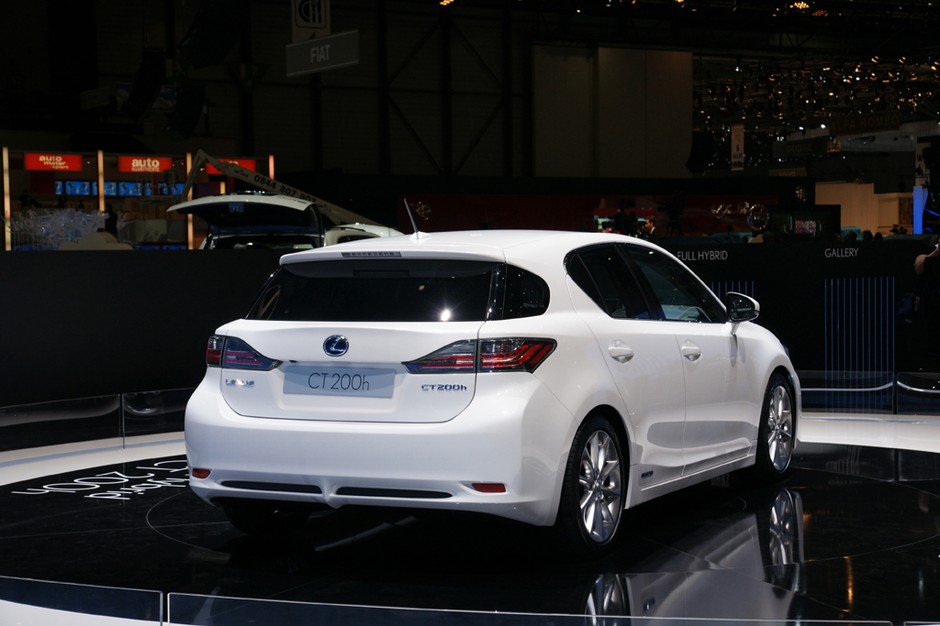 Genewa 2010: Lexus CT 200h - Ładniejsze wcielenie Priusa, czyli pierwszy kompaktowy Lexus