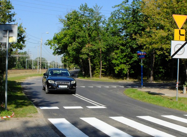 Jak przejechać skrzyżowanie z pierwszeństwem łamanym?