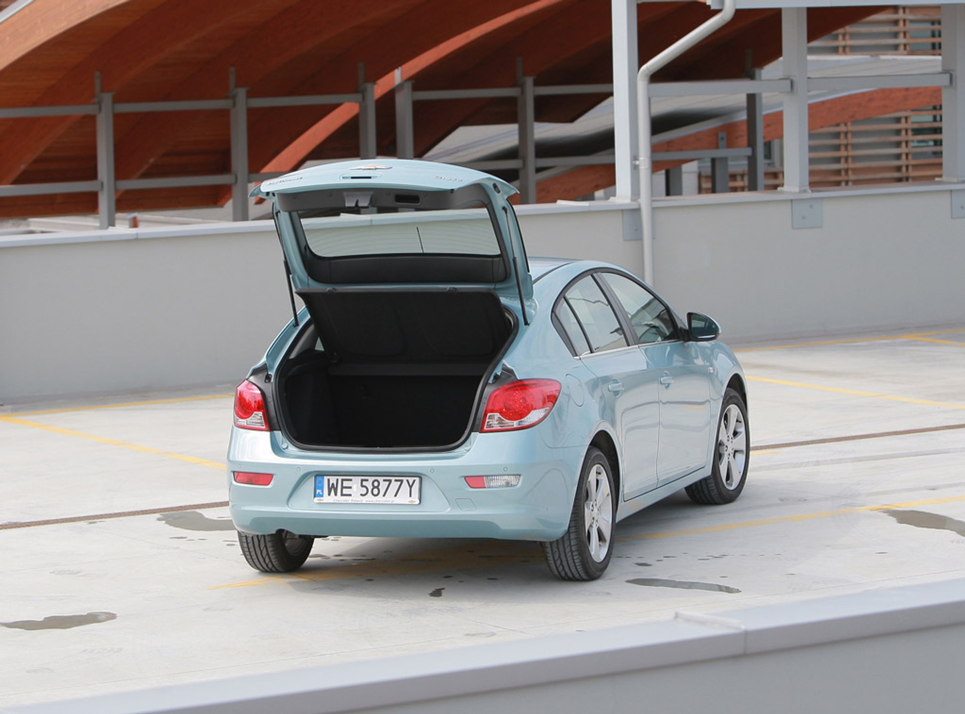 Cruze hatchback: czy Chevrolet pokona Volkswagena Golfa